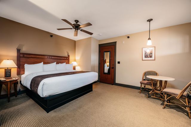 2035 N US-31 N, East Bay Twp, MI 49686