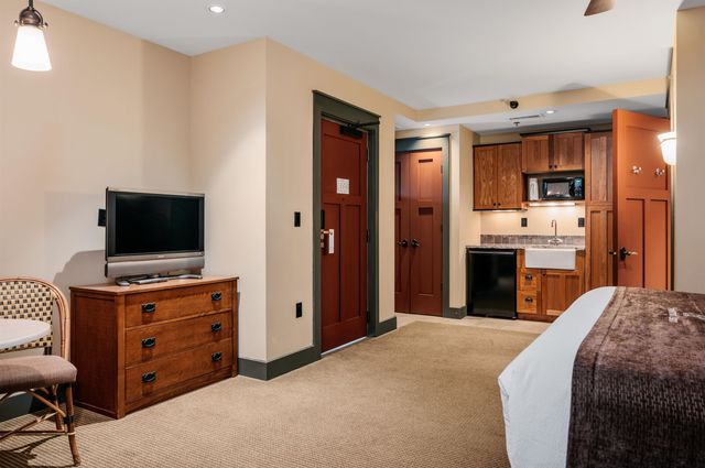 2035 N US-31 N, East Bay Twp, MI 49686