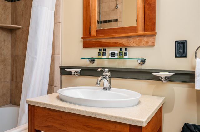 2035 N US-31 N, East Bay Twp, MI 49686