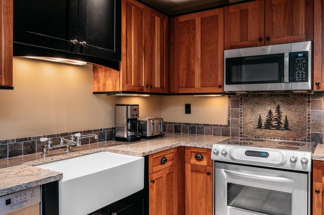 2035 N US-31 N, East Bay Twp, MI 49686