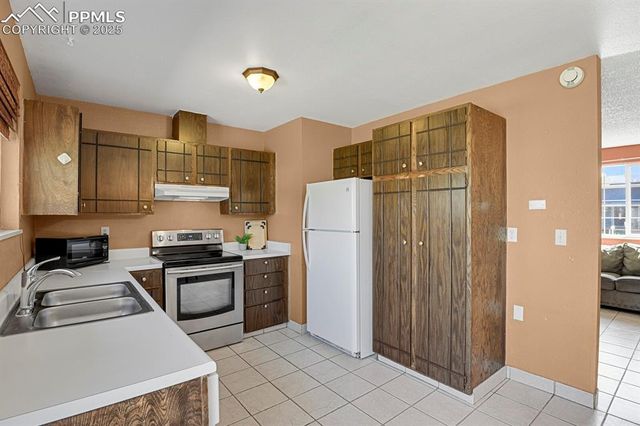 2502 W Anjelina Circle, Colorado Springs, CO 80916