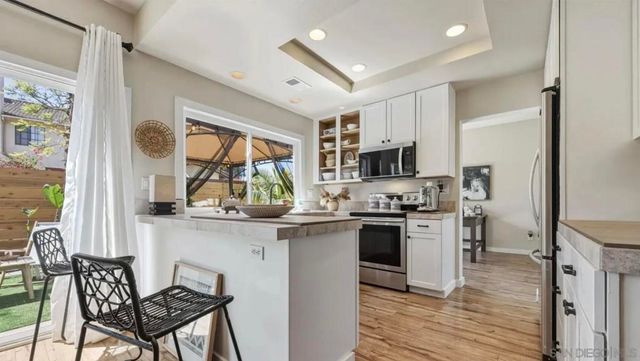 2422 Summerhill, Encinitas, CA 92024