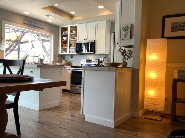 2422 Summerhill, Encinitas, CA 92024