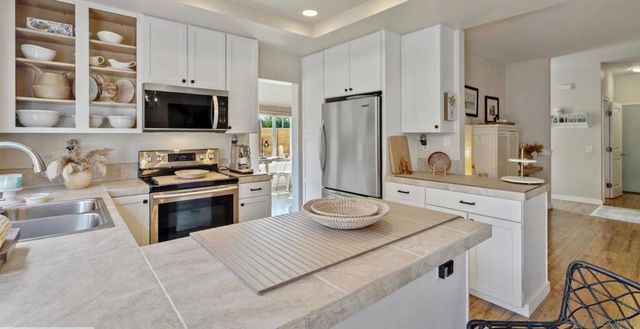 2422 Summerhill, Encinitas, CA 92024