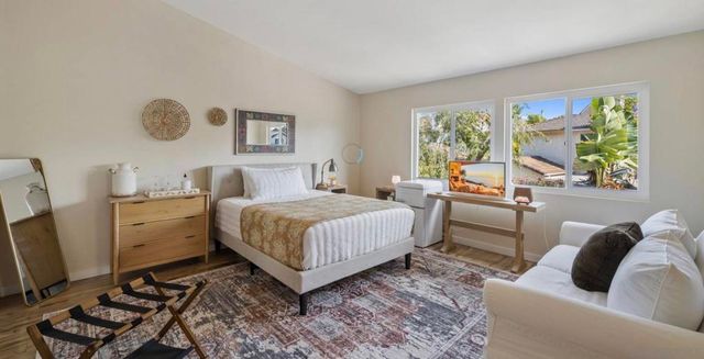 2422 Summerhill, Encinitas, CA 92024