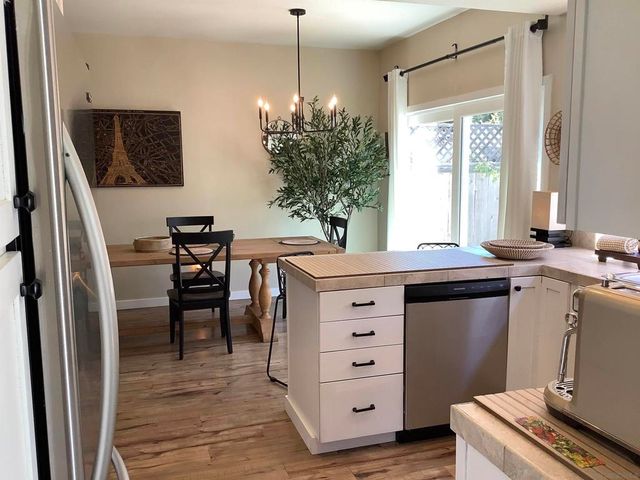 2422 Summerhill, Encinitas, CA 92024