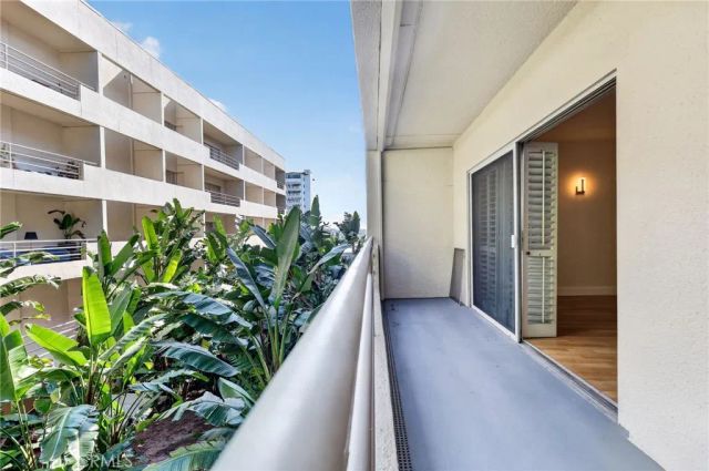 1131 Alta Loma 308, West Hollywood, CA 90069