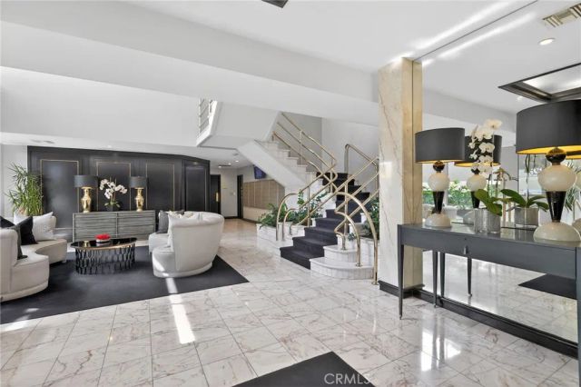 1131 Alta Loma 308, West Hollywood, CA 90069