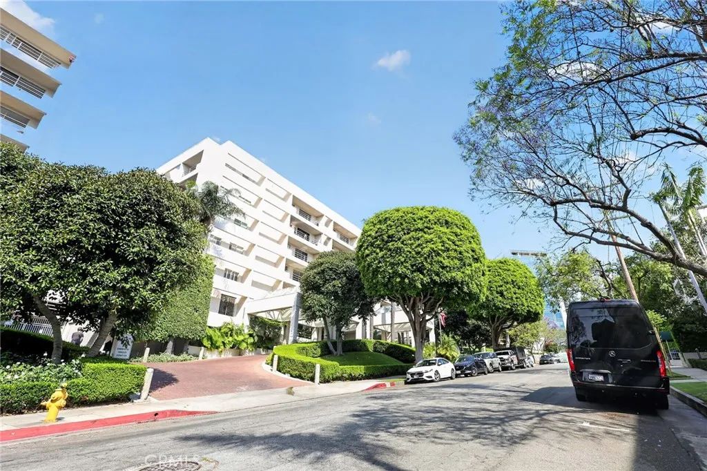1131 Alta Loma 308, West Hollywood, CA 90069