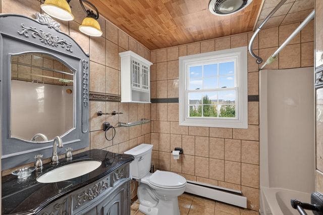 202 Oman St, Fall River, MA 02721