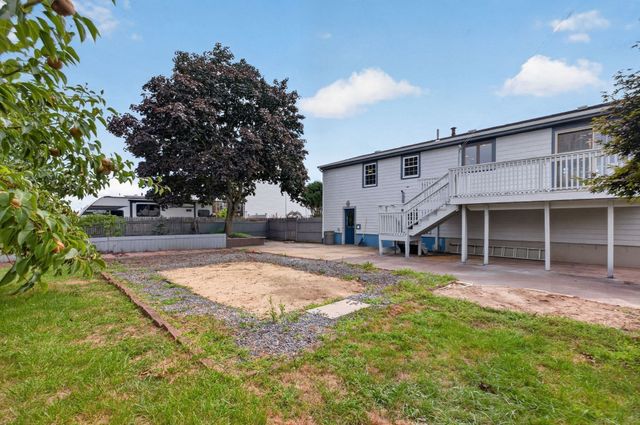 202 Oman St, Fall River, MA 02721