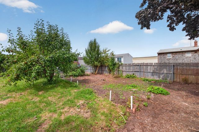 202 Oman St, Fall River, MA 02721