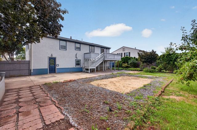 202 Oman St, Fall River, MA 02721