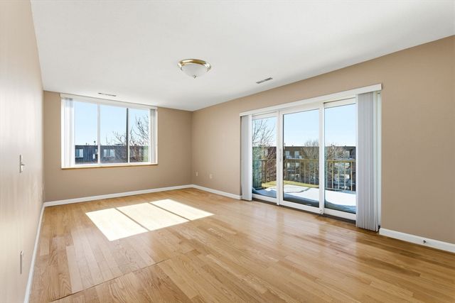 1006 Paradise Road PHO, Swampscott, MA 01907