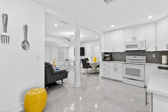 836 Ridgewood Drive, West Palm Beach, FL 33405