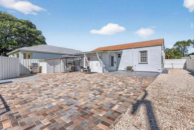 836 Ridgewood Drive, West Palm Beach, FL 33405