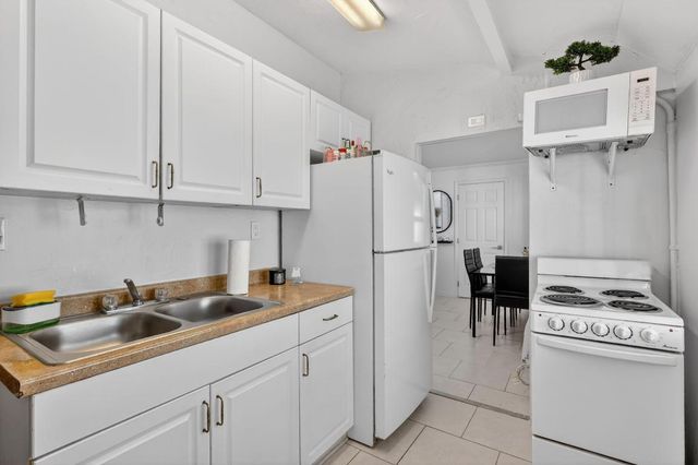 836 Ridgewood Drive, West Palm Beach, FL 33405