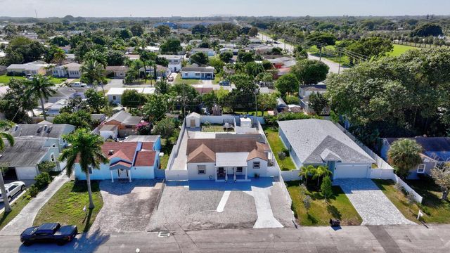 836 Ridgewood Drive, West Palm Beach, FL 33405