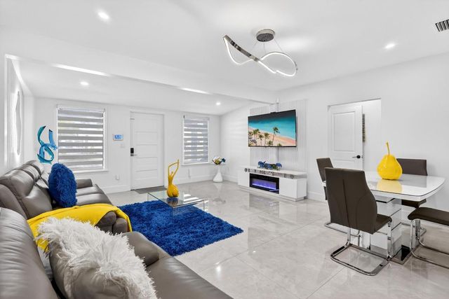 836 Ridgewood Drive, West Palm Beach, FL 33405