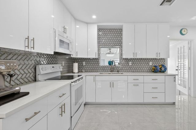 836 Ridgewood Drive, West Palm Beach, FL 33405