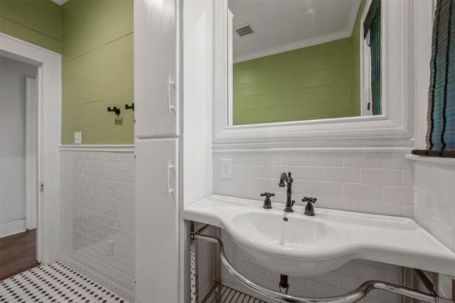 5720 Tremont Street, Dallas, TX 75214