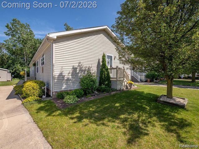 29703 Vinewood Lane, Gibraltar, MI 48173