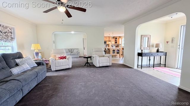 29703 Vinewood Lane, Gibraltar, MI 48173