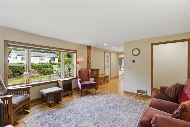 21 Pageant Street, Bennington, VT 05201