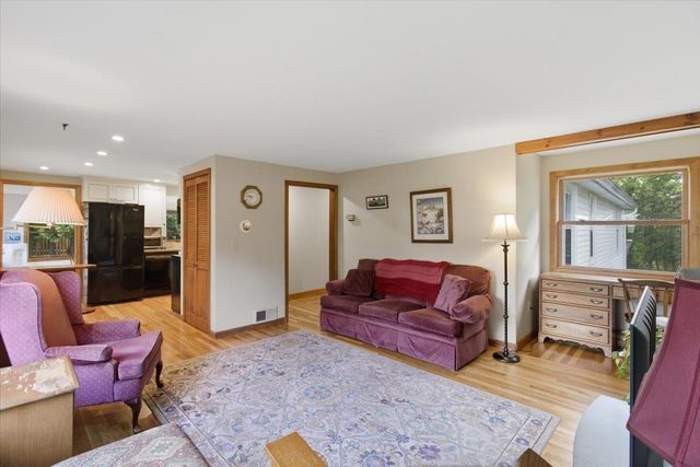 21 Pageant Street, Bennington, VT 05201
