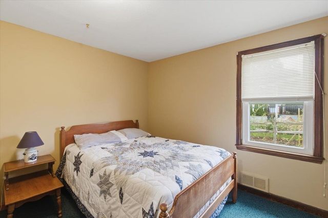 21 Pageant Street, Bennington, VT 05201