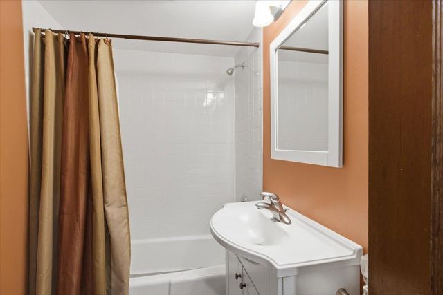 21 Pageant Street, Bennington, VT 05201