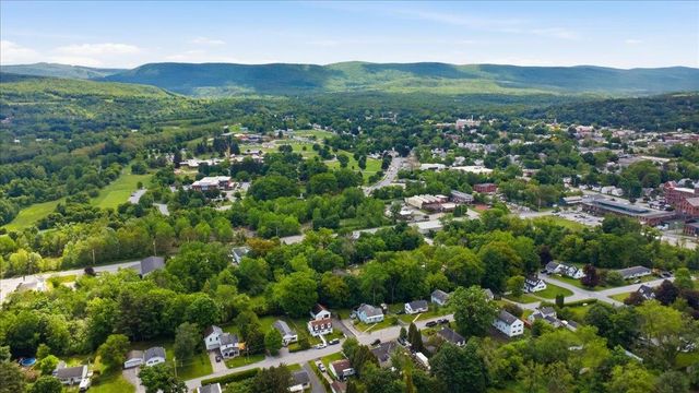21 Pageant Street, Bennington, VT 05201