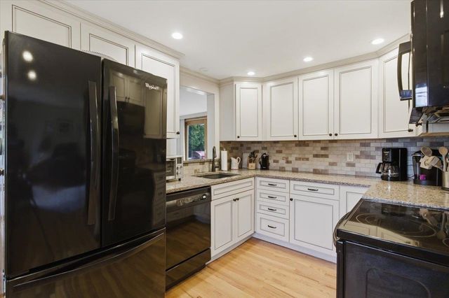 21 Pageant Street, Bennington, VT 05201