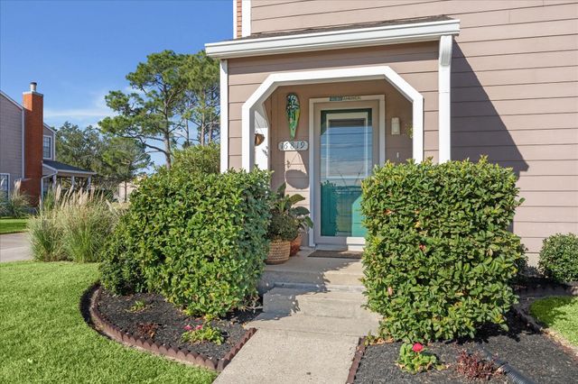 16819 Holly Trail Drive, Houston, TX 77058