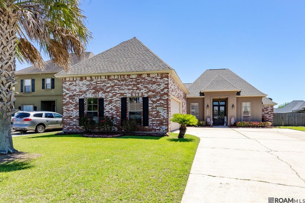 11370 Meadow View Dr, Denham Springs, LA 70726