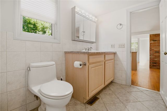 1861 East Main Road, Portsmouth, RI 02871