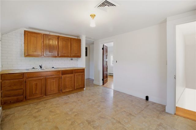 1861 East Main Road, Portsmouth, RI 02871