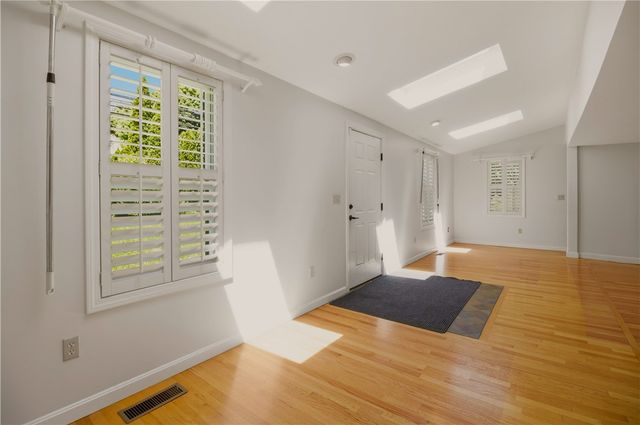1861 East Main Road, Portsmouth, RI 02871