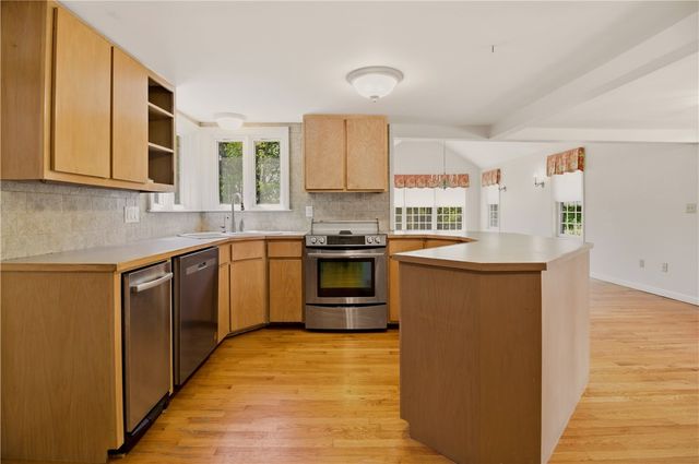 1861 East Main Road, Portsmouth, RI 02871