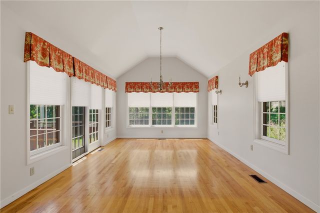 1861 East Main Road, Portsmouth, RI 02871