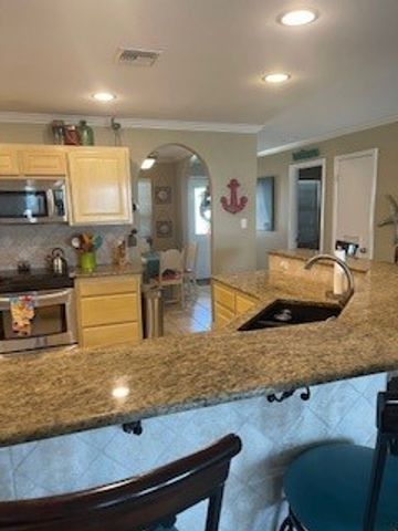 762 S Bay St, Aransas Pass, TX 78336