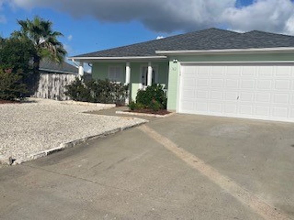 762 S Bay St, Aransas Pass, TX 78336