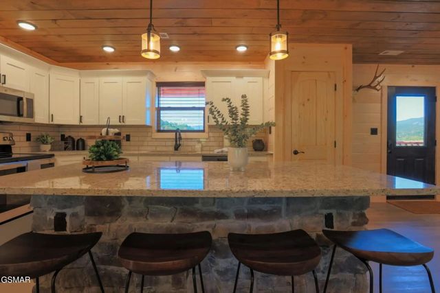 1802 Stone Wood Way, Pigeon Forge, TN 37862