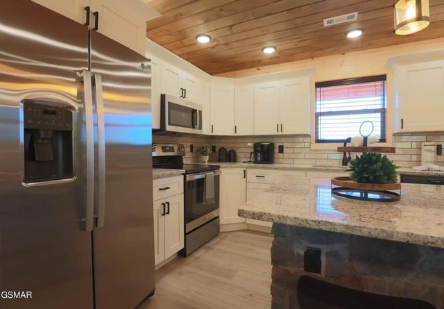 1802 Stone Wood Way, Pigeon Forge, TN 37862