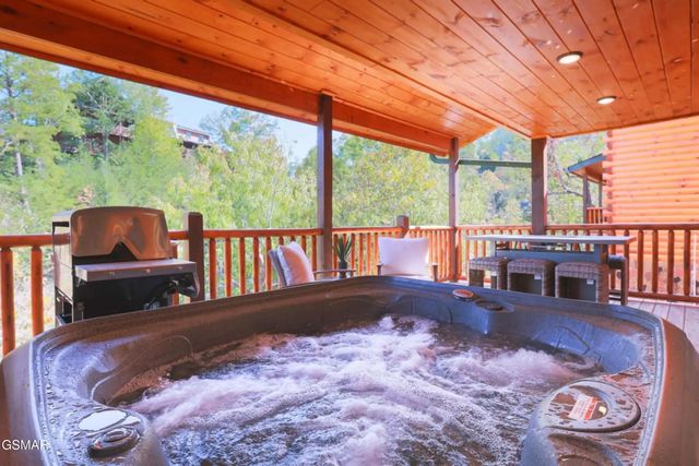 1802 Stone Wood Way, Pigeon Forge, TN 37862