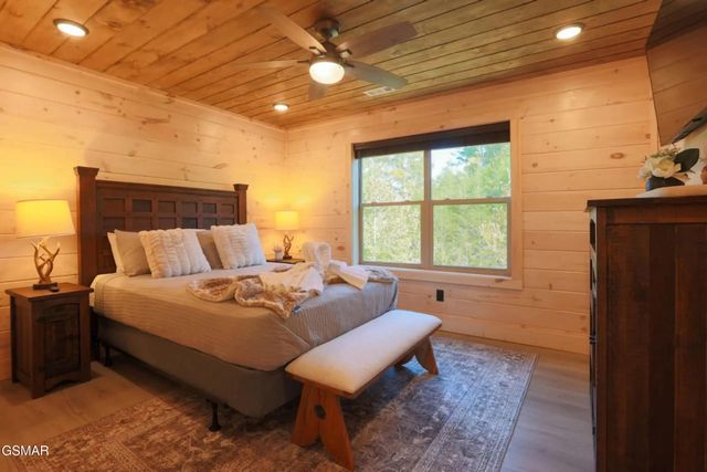 1802 Stone Wood Way, Pigeon Forge, TN 37862