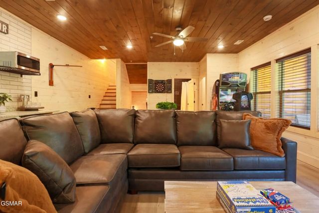 1802 Stone Wood Way, Pigeon Forge, TN 37862