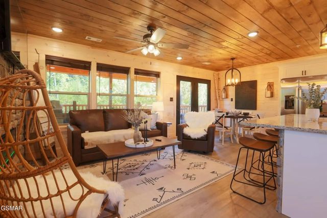 1802 Stone Wood Way, Pigeon Forge, TN 37862