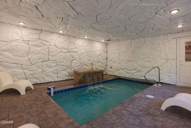 1802 Stone Wood Way, Pigeon Forge, TN 37862