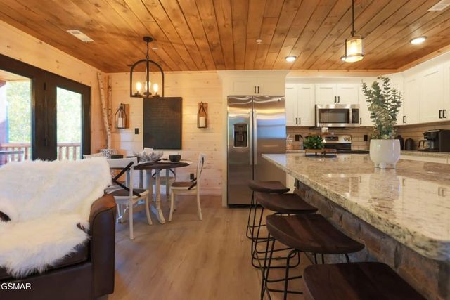 1802 Stone Wood Way, Pigeon Forge, TN 37862